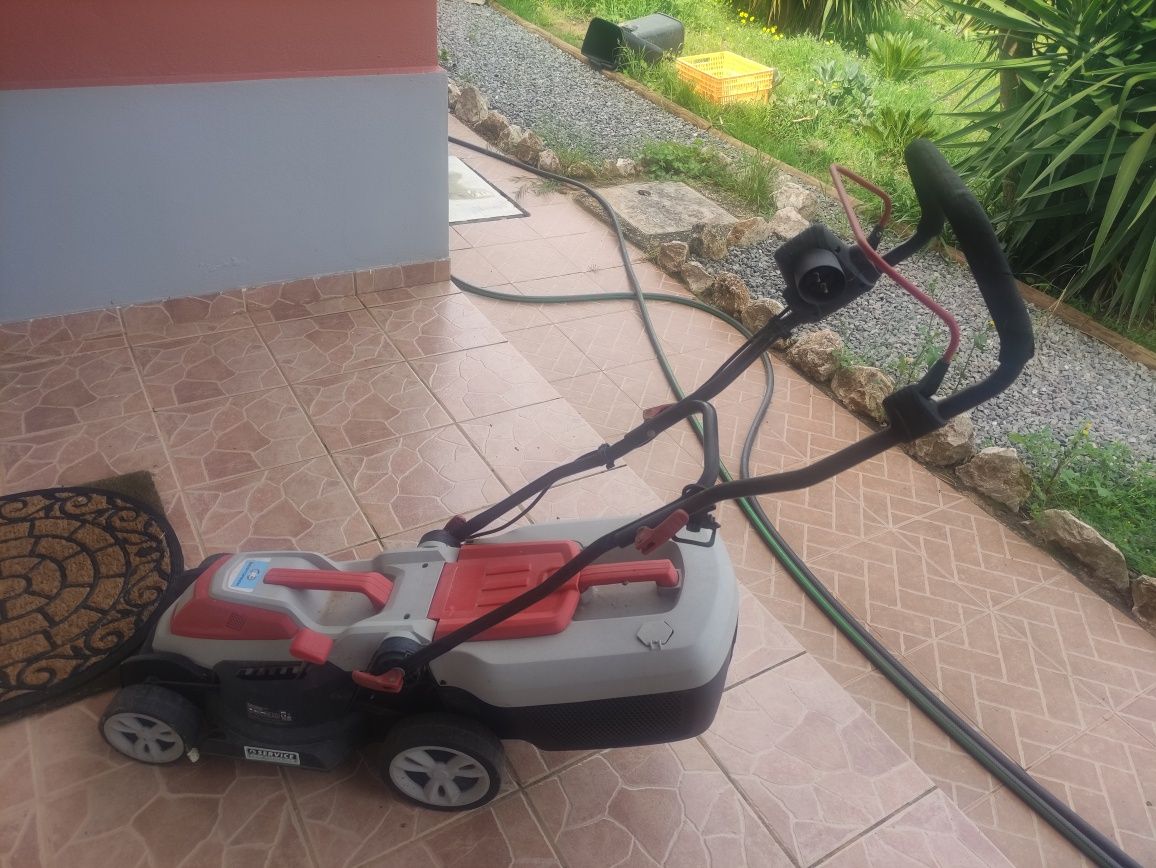 Corta relva elétrico
