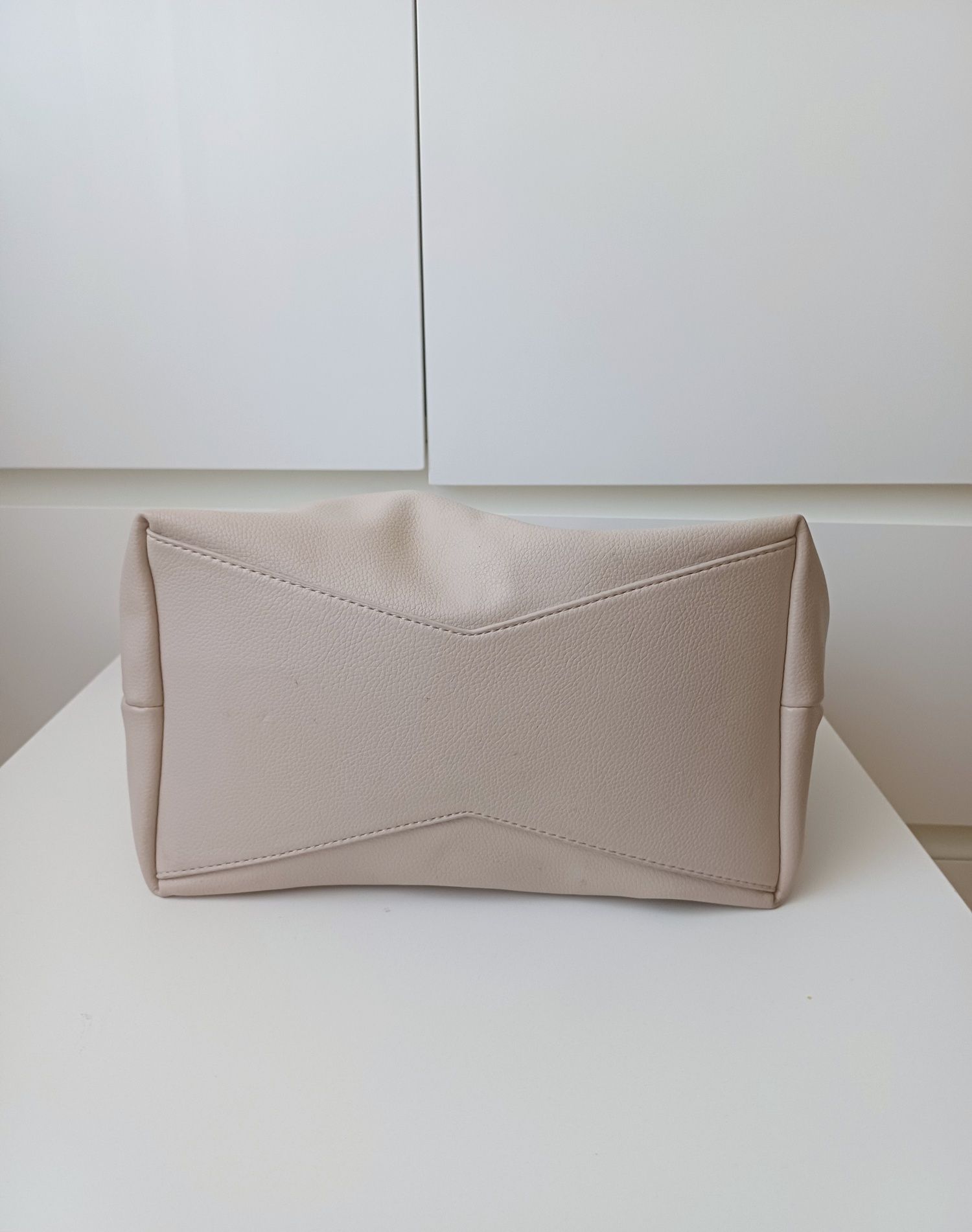 ZARA torebka na ramię jasna kremowa A5 B5 typu worek do ręki shopper