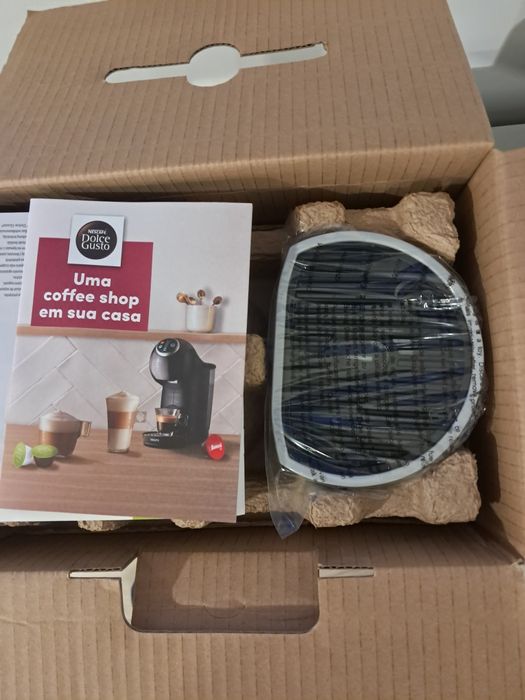 Máquina de café ainda por estrear