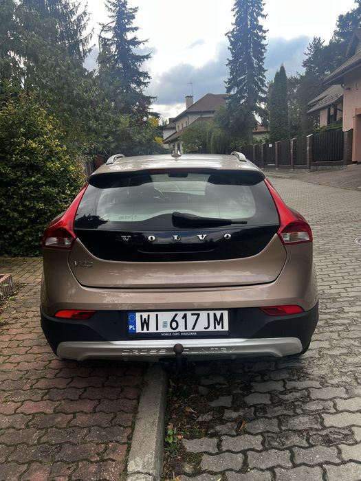 Volvo V40 Cross Country D2 Momentum 5d, bogato wyposażone, zadbane