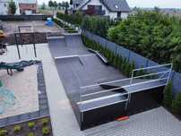 Backyard Skatepark - Rozbudowany skatepark domowy - minirampa