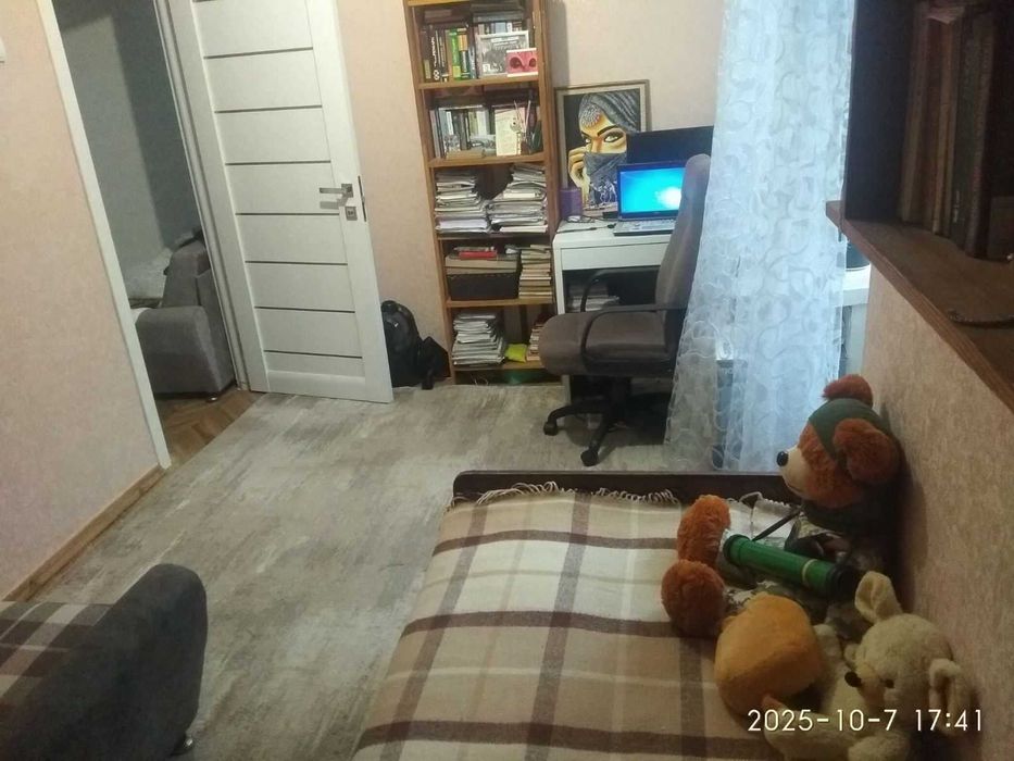 Продається 2-кімнатна квартира по пр. Перемоги