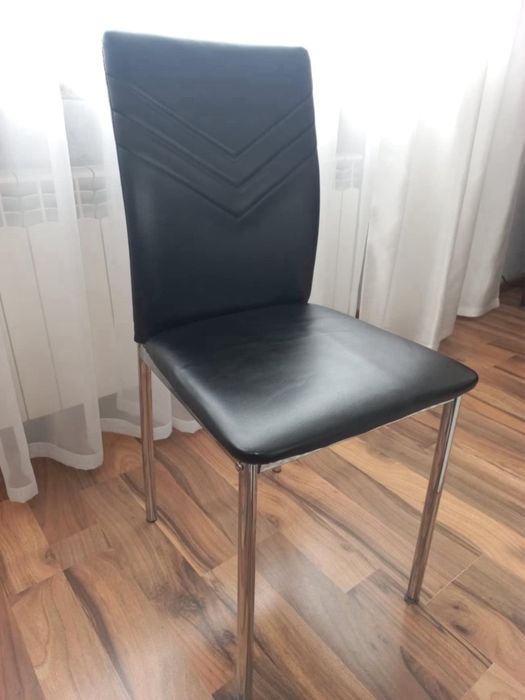 Krzeslo czarne skórzane