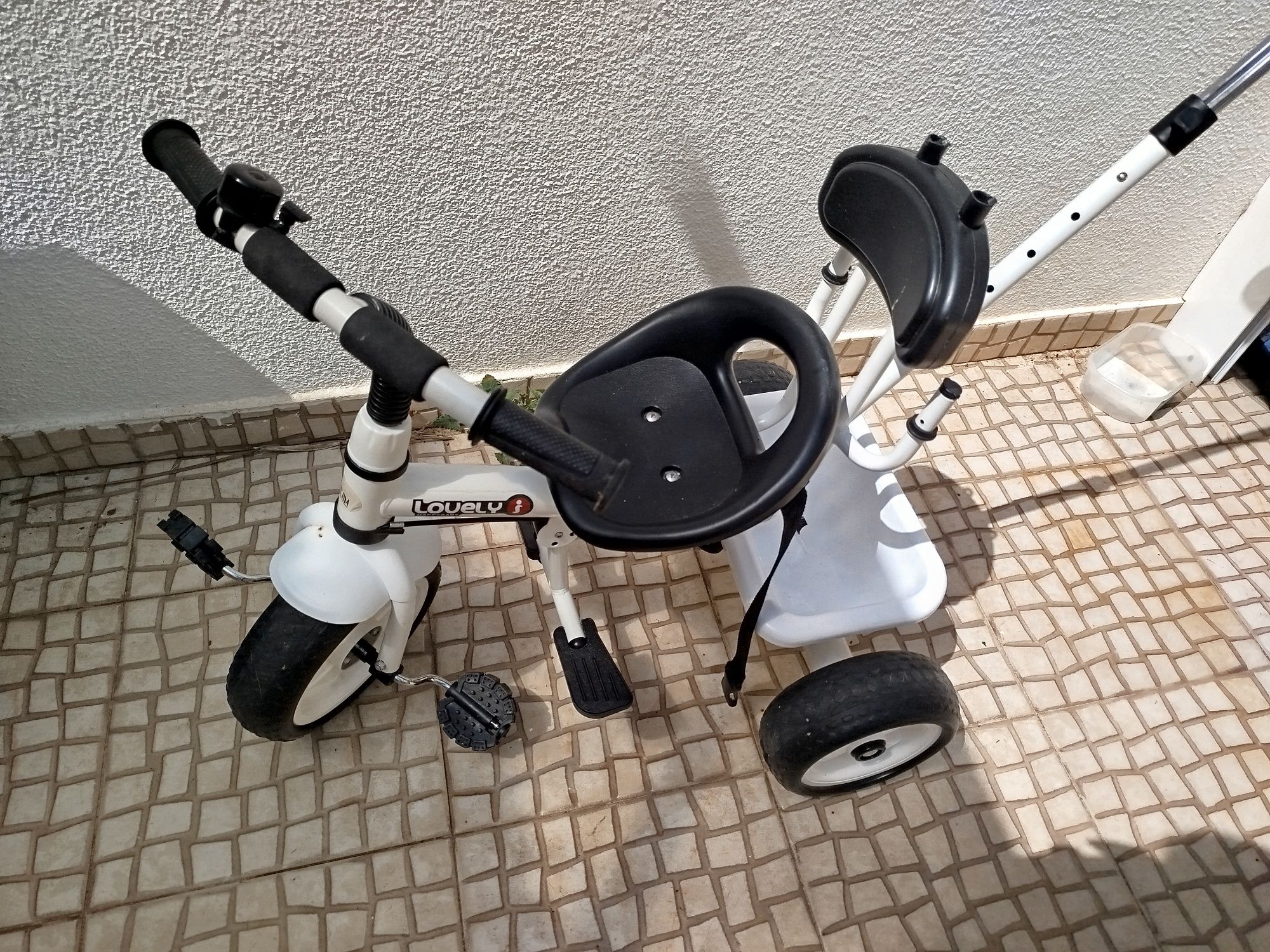 Triciclo de criança