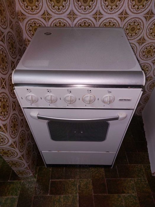 Fogão a gás com 4 bicos e forno