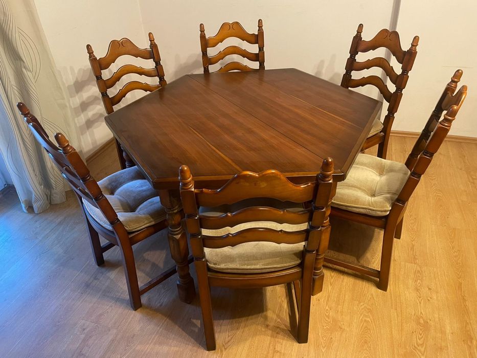 Komplet stół drewniany i 6 krzeseł