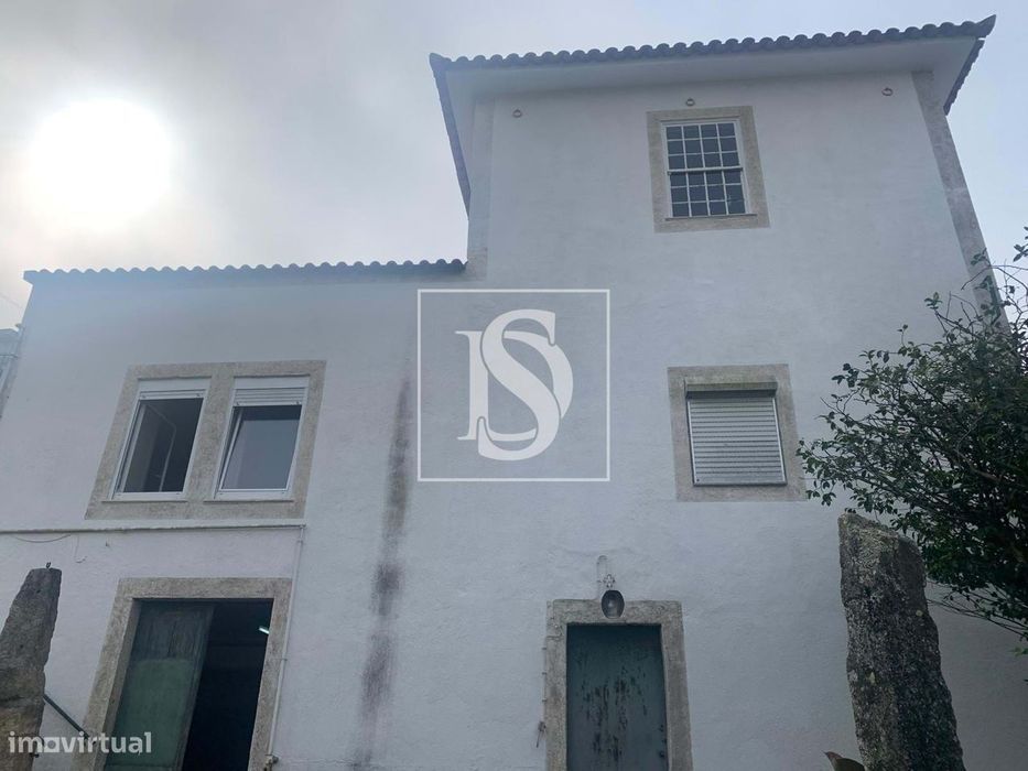 Moradia T6  para renovar e habitar ou para desenvolver um projeto de i