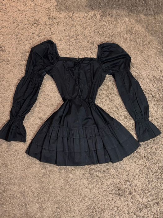 Атласна вечірня сукня