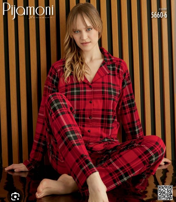 Піжама в клітинку на гудзиках