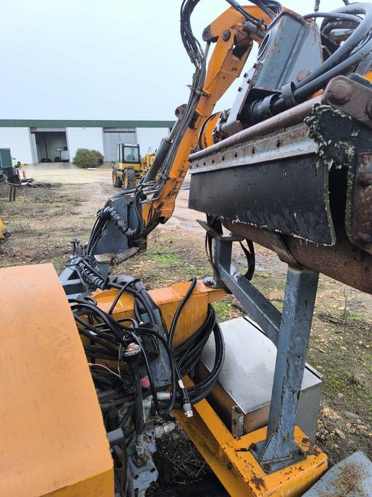 Triturador para tractor Rousseau Velthéa (limpa bermas)