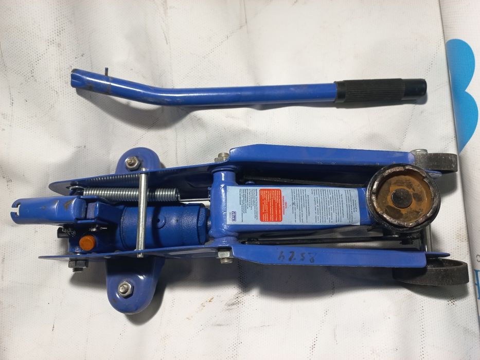 Домкрат гідравлічний підкатний 2т