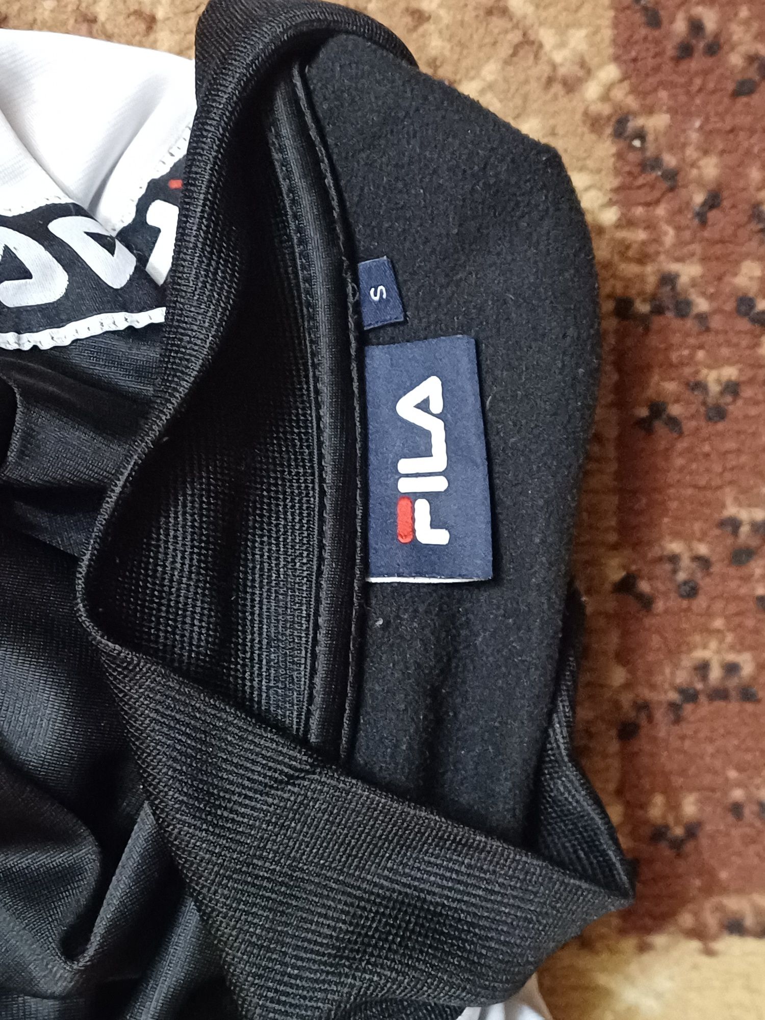 Продам олімпійку Fila на лампасах