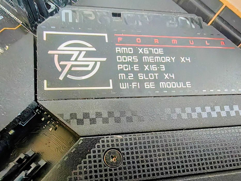 Материнська плата MSI X670E Carbon Wi-Fi  sAM5, AMD X670, 3хPCI-E 4хM2