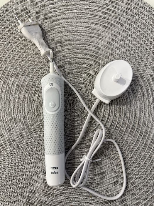 Електрична зубна щітка Oral B