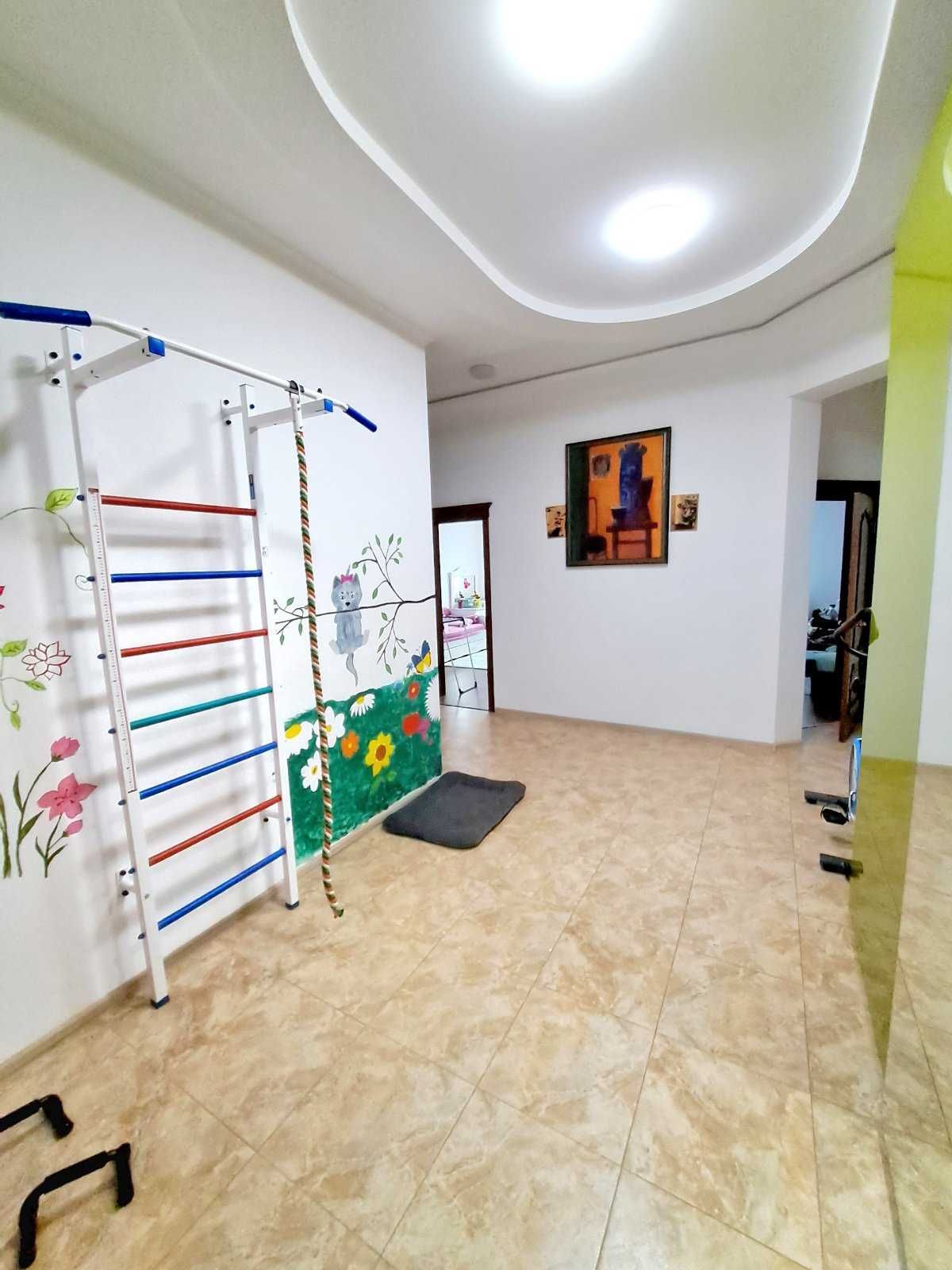Продам сучасний будинок, баню, гостьовий/б (меблі, техніка). Торг!