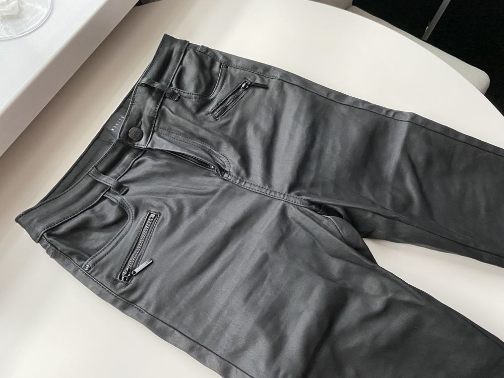 Spodnie Mohito, skorzane, czarne, romiar 36, zameczki
