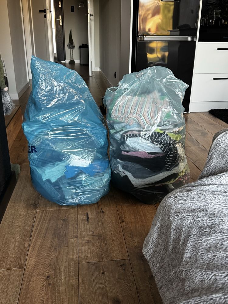 Paka ubrań ok. 3,7 zł sztuka / 105 sztuk