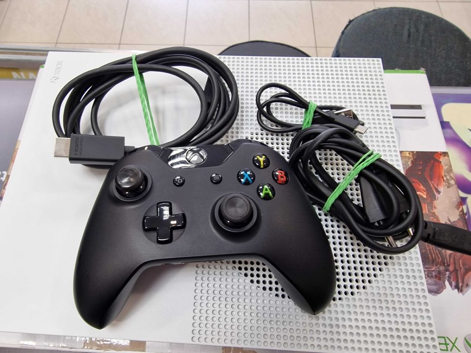 Konsola Xbox One S 1TB + pad + okablowanie/ Gwarancja