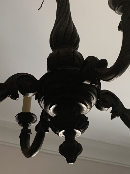 Candeeiro de tecto em madeira