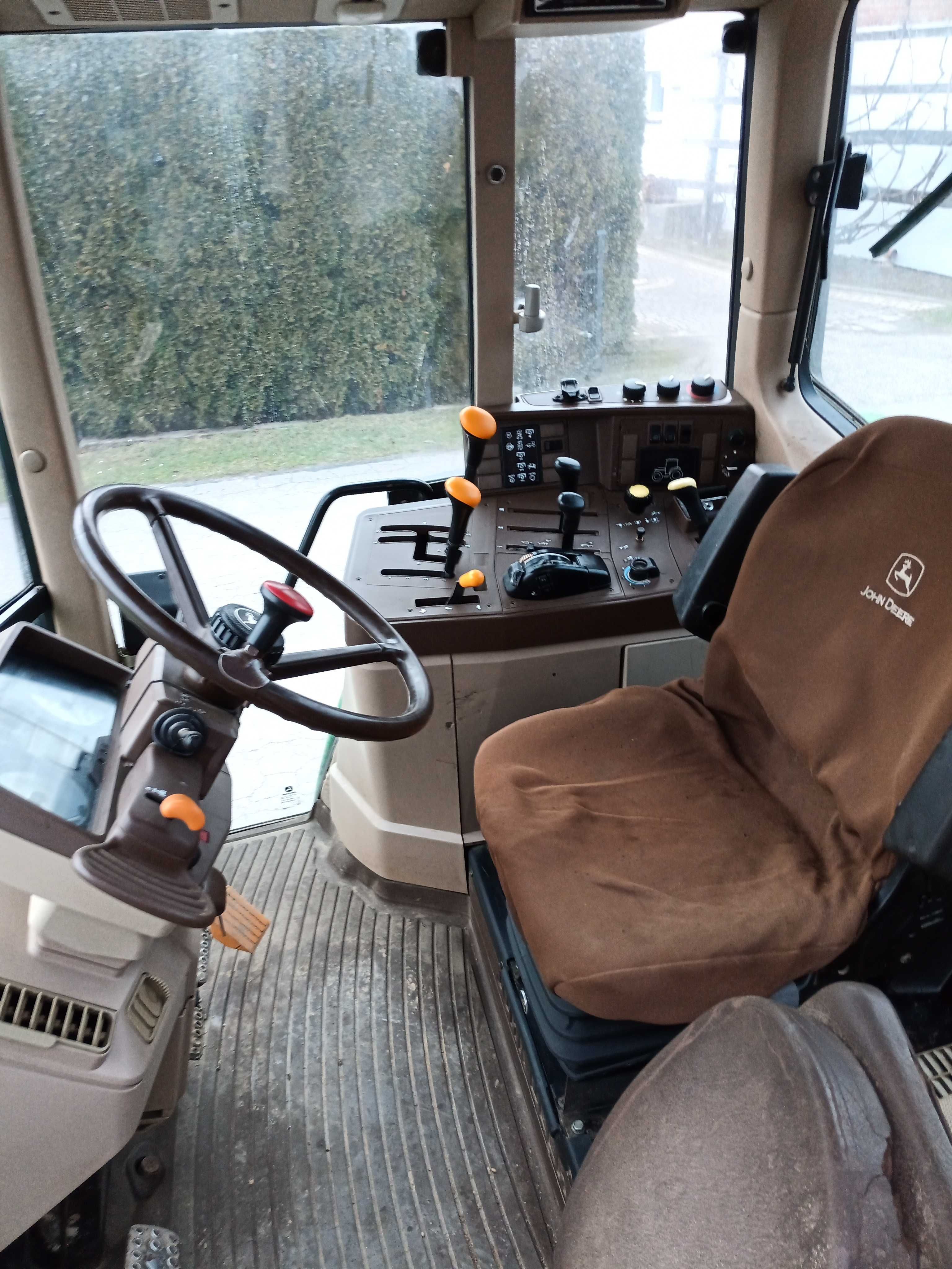 Ciągnik rolniczy John Deere 6210