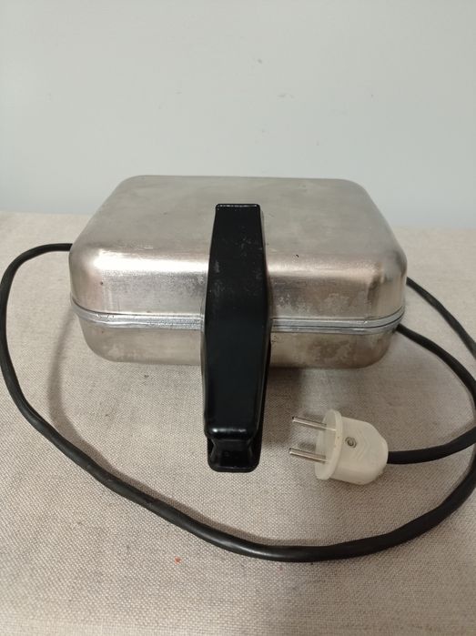 Электровафельница Ласунка