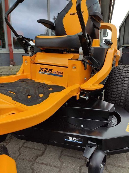 Traktor Zero-Turn Cub Cadet XZ5 L 127 KAWASAKI