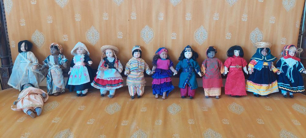 Colecção de Bonecas Porcelana 24 países