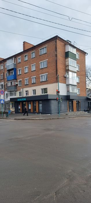 Здається приміщення. Центр.