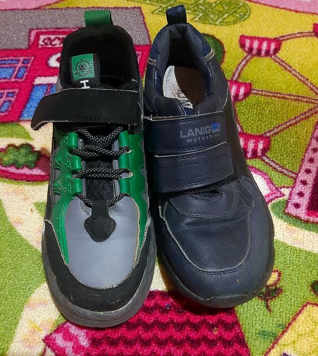 Дві пари кросівок на хлопчика