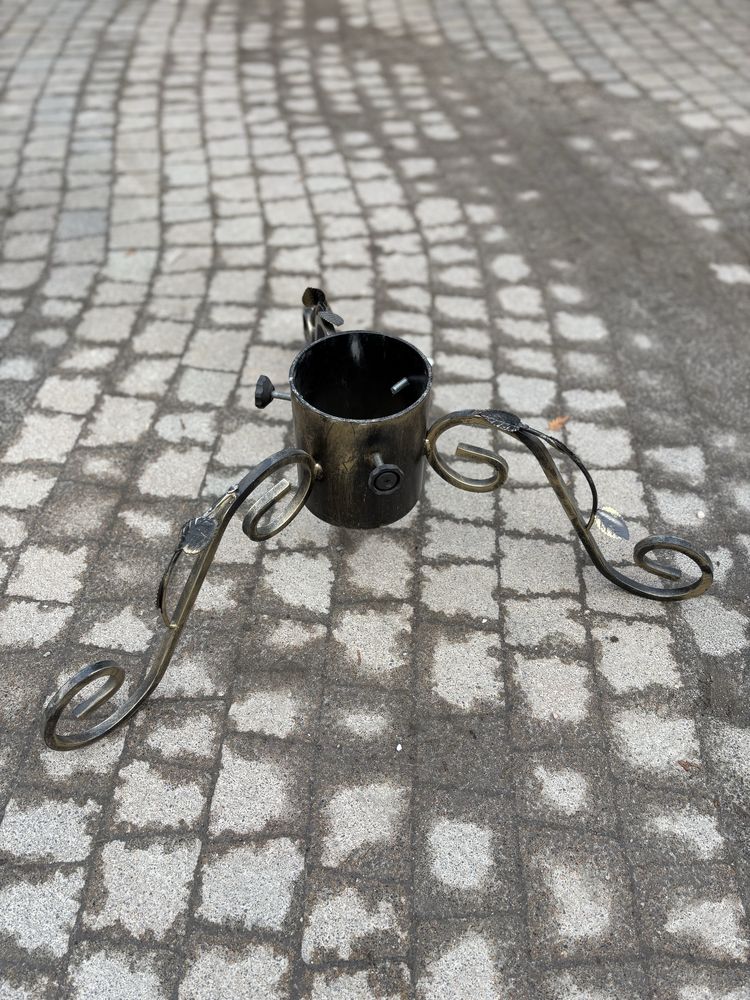Stojak choinkowy metalowy zdobiony