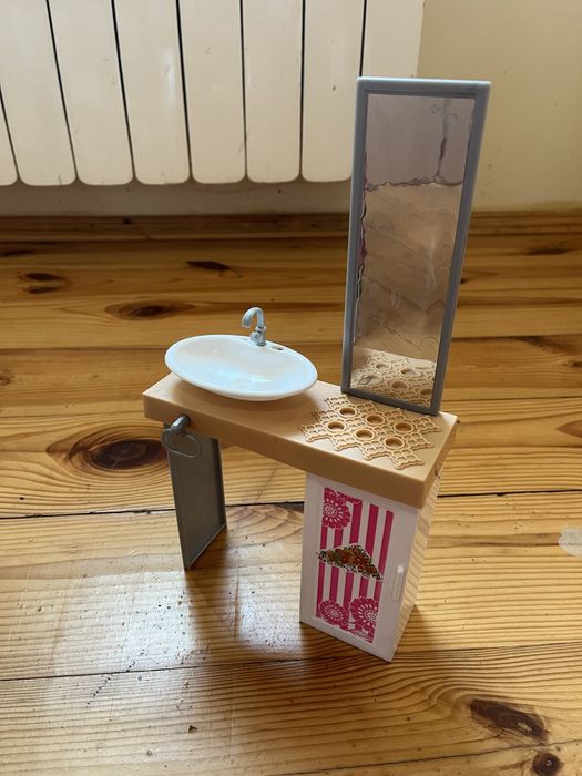 Меблі для Барбі, шафа для Барбі