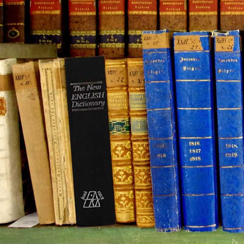 sejf książka na pieniądze kasetka metalowa ukryty schowek skarbonka