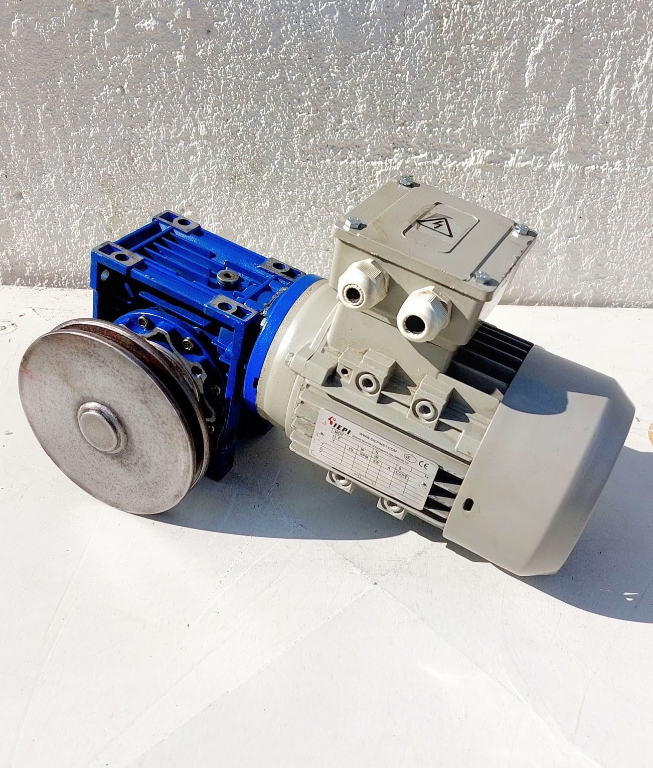 Motor com rotor 60 voltas minuto trifásico
