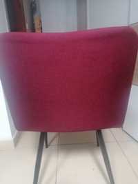 Cadeira de tecido vermelha