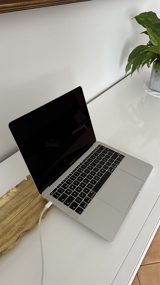 Macbook Pro 13 - i5/8GB Ram/SSD 128GB