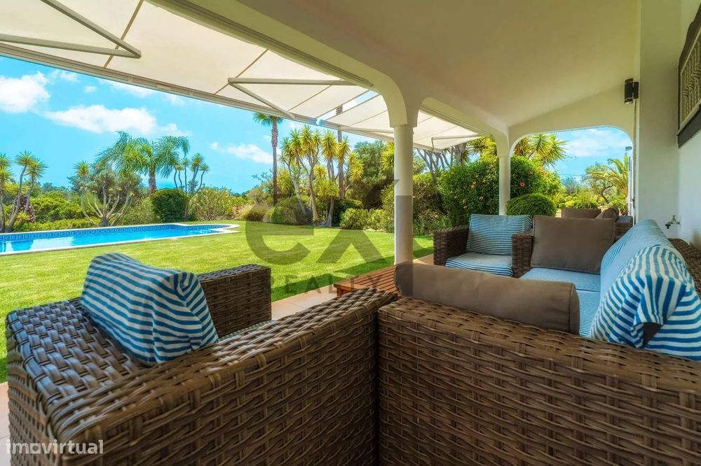 Luxuosa moradia V4 em Moncarapacho e Fuseta