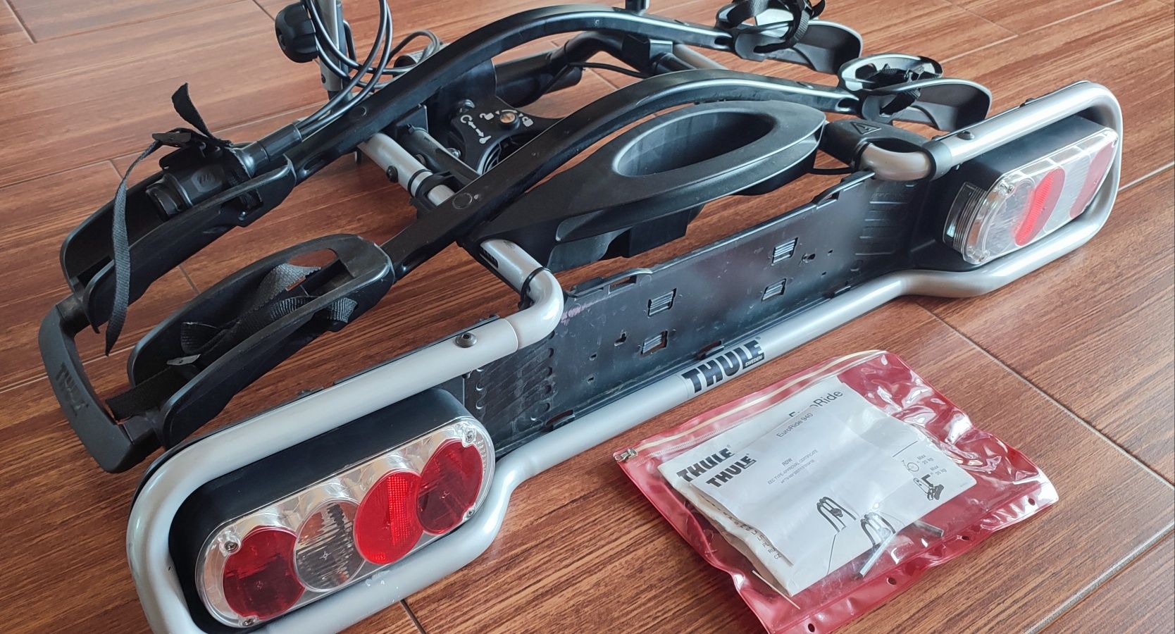 Bagażnik rowerowy Thule EuroRide 940. Blokady na klucz, odchylany.