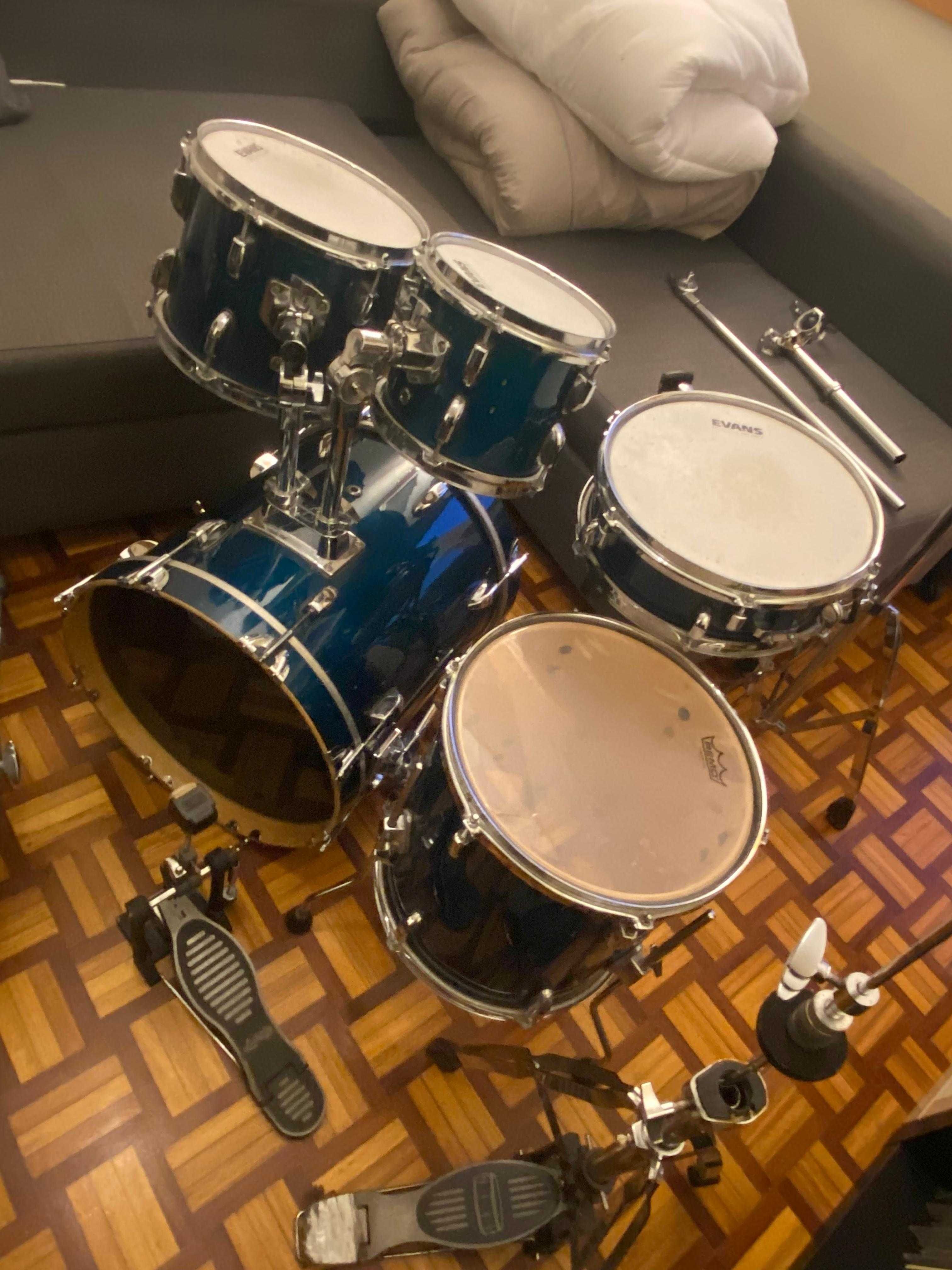 Conjunto Yamaha Stage Custom + Bateria compacta infantil