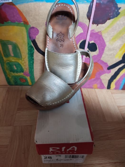 Sandálias 28 douradas