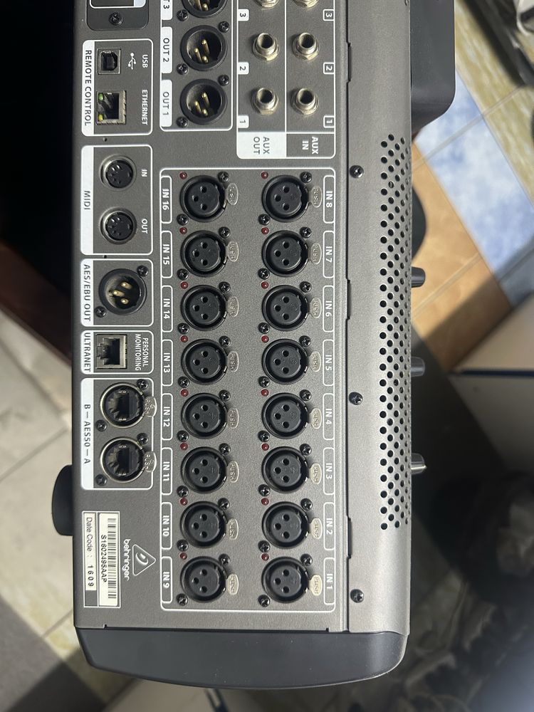 Цифровой мікшер Behringer x32 Compact