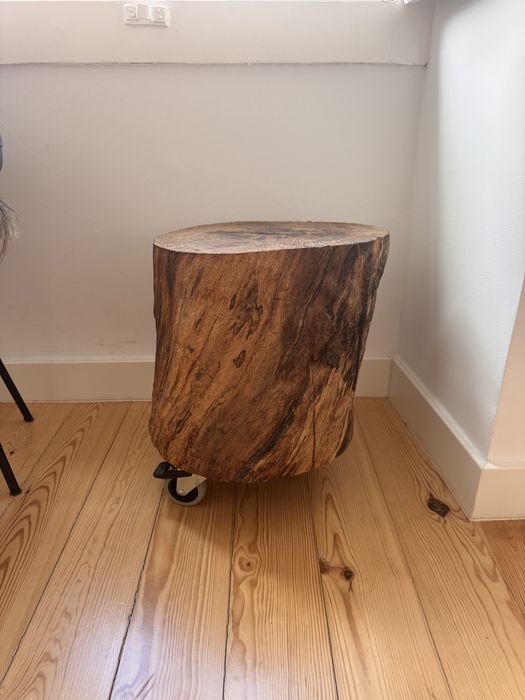 Mesa de cabeceira madeira maciça com rodizios
