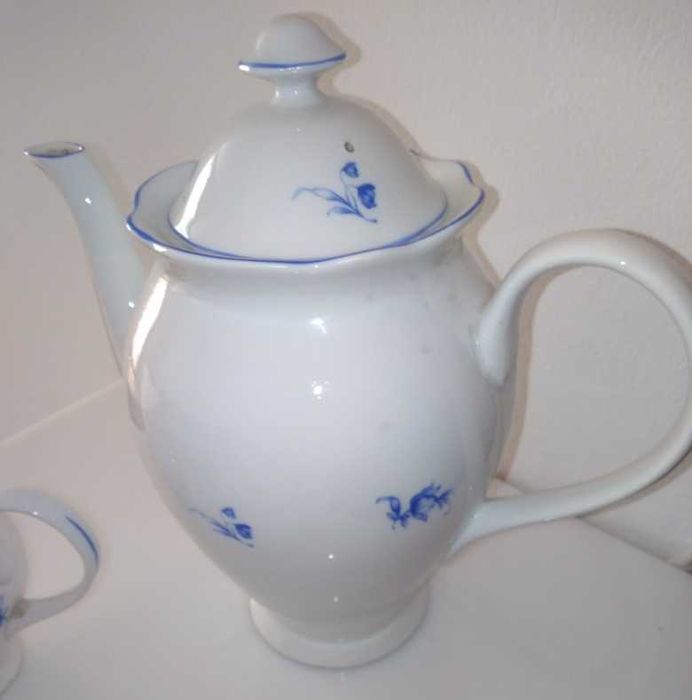 Serviço de chá Vista Alegre 1947/68, flores azuis