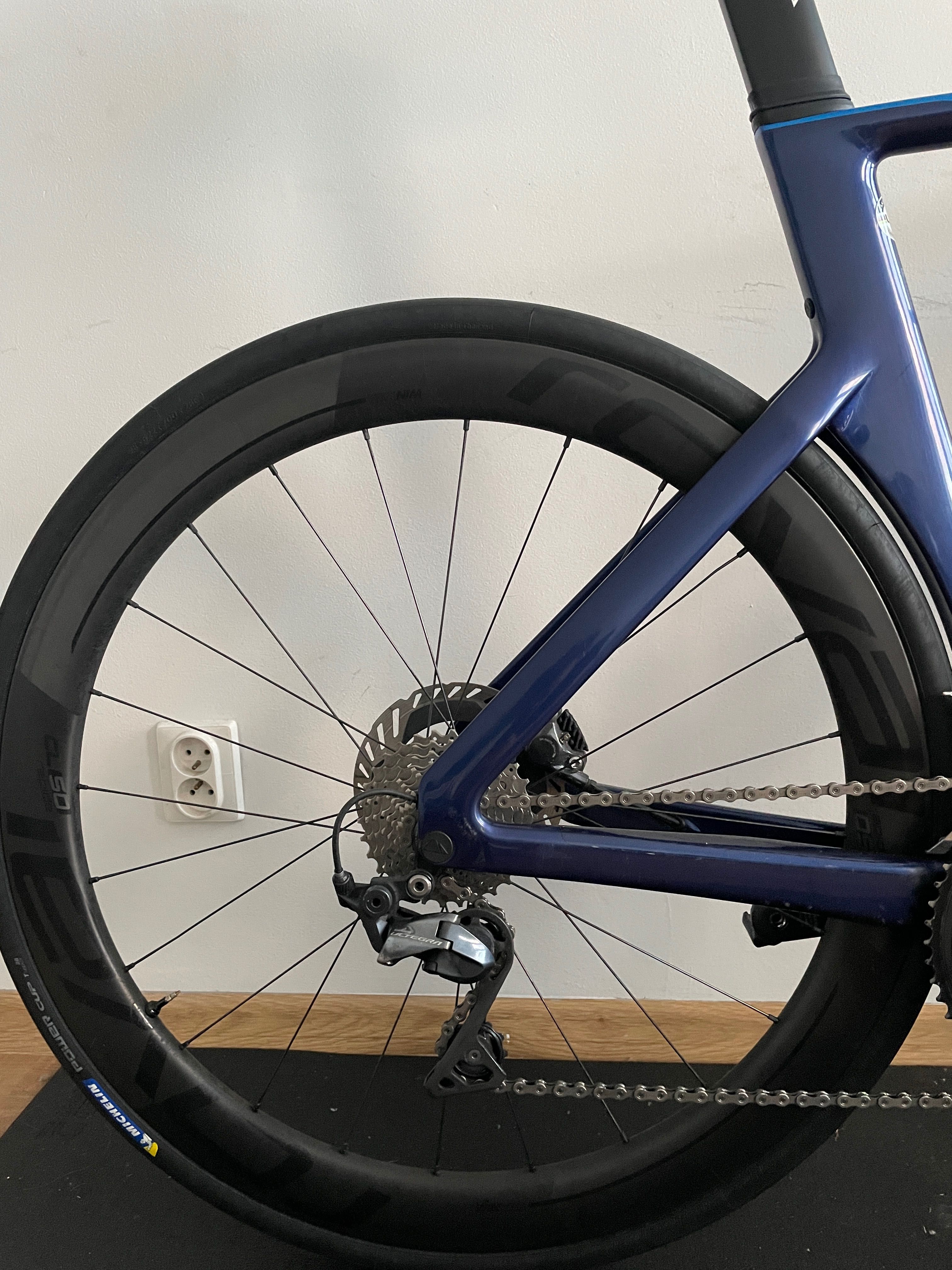 Rower szosowy Canyon Aeroad CF SL8 [M] model 2023 + pomiar mocy