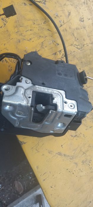 Замок на Мерседес w203 передний правый