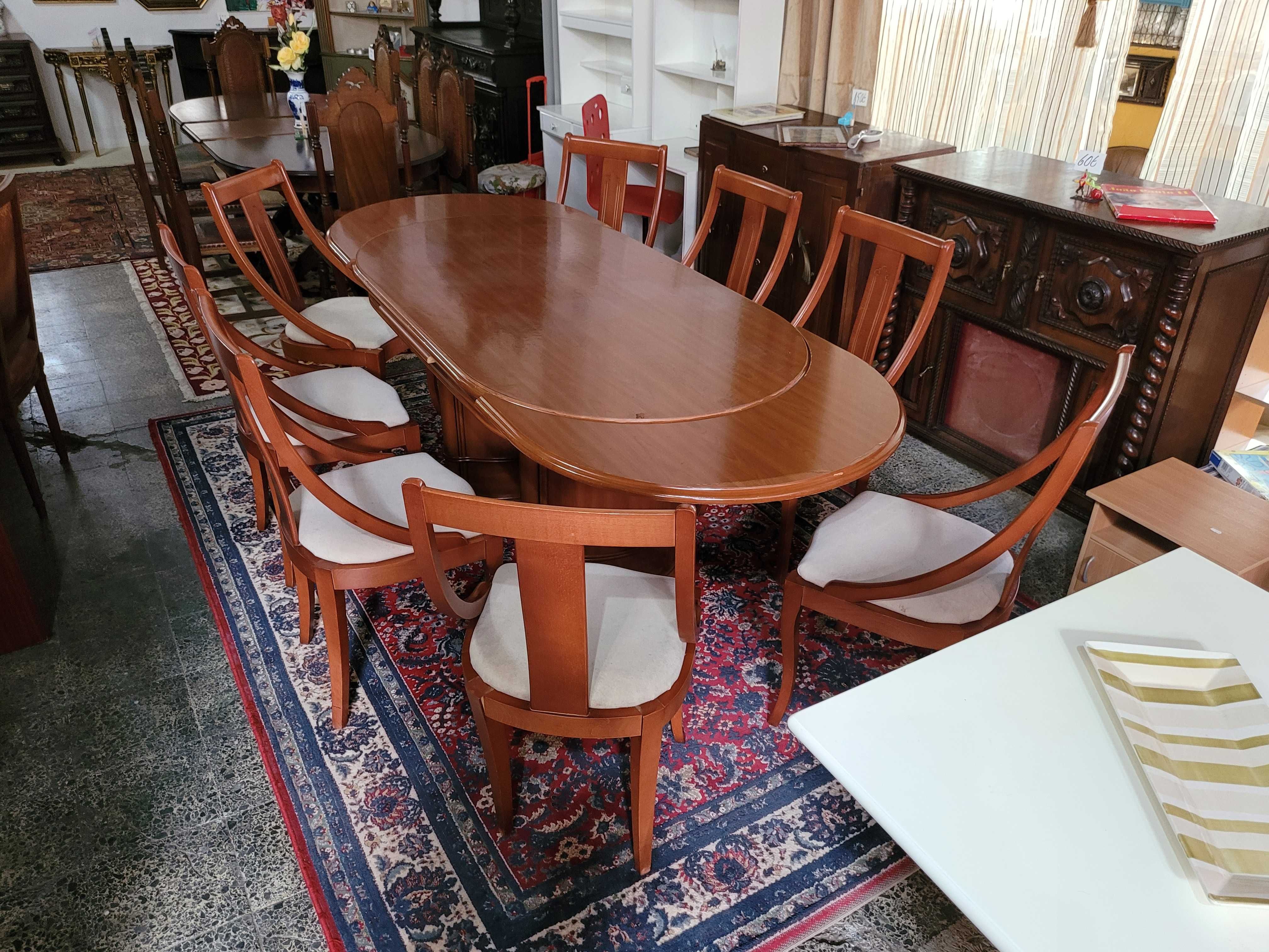 Mesa de sala extensível - Só a mesa as cadeiras são à parte