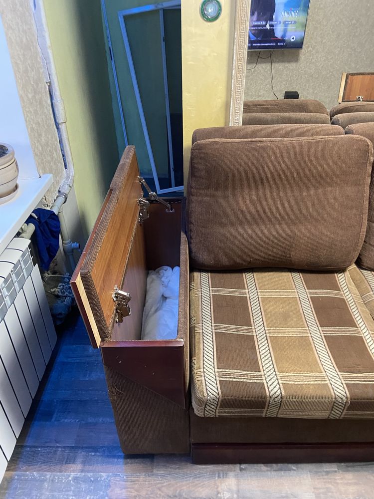 Диван угловой бу продам