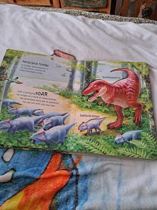 Dinosaur stencil book usborne książka dla dzieci po angielsku