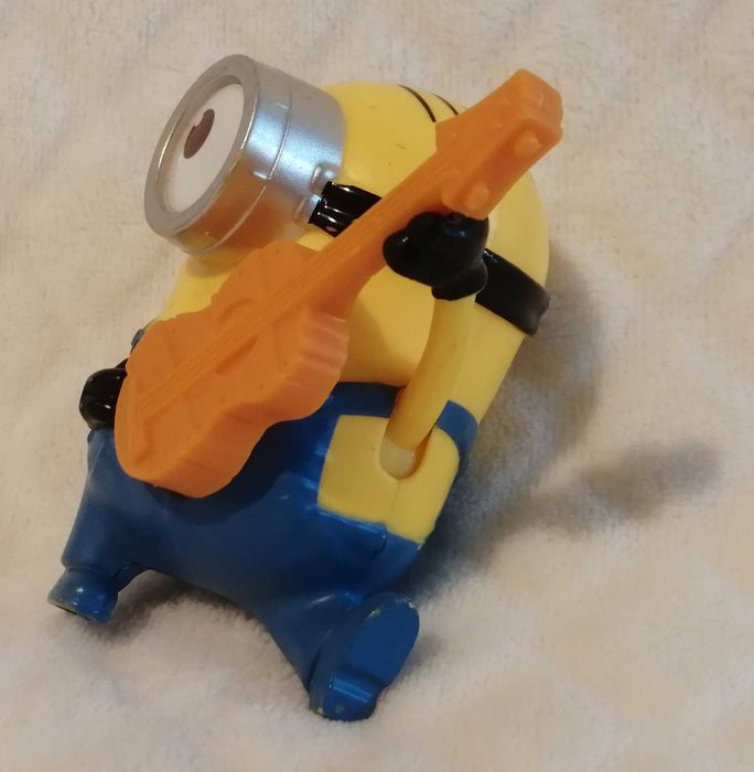 Minionek z gitarą (Zabawka)