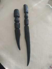 Espadas em madeira preta