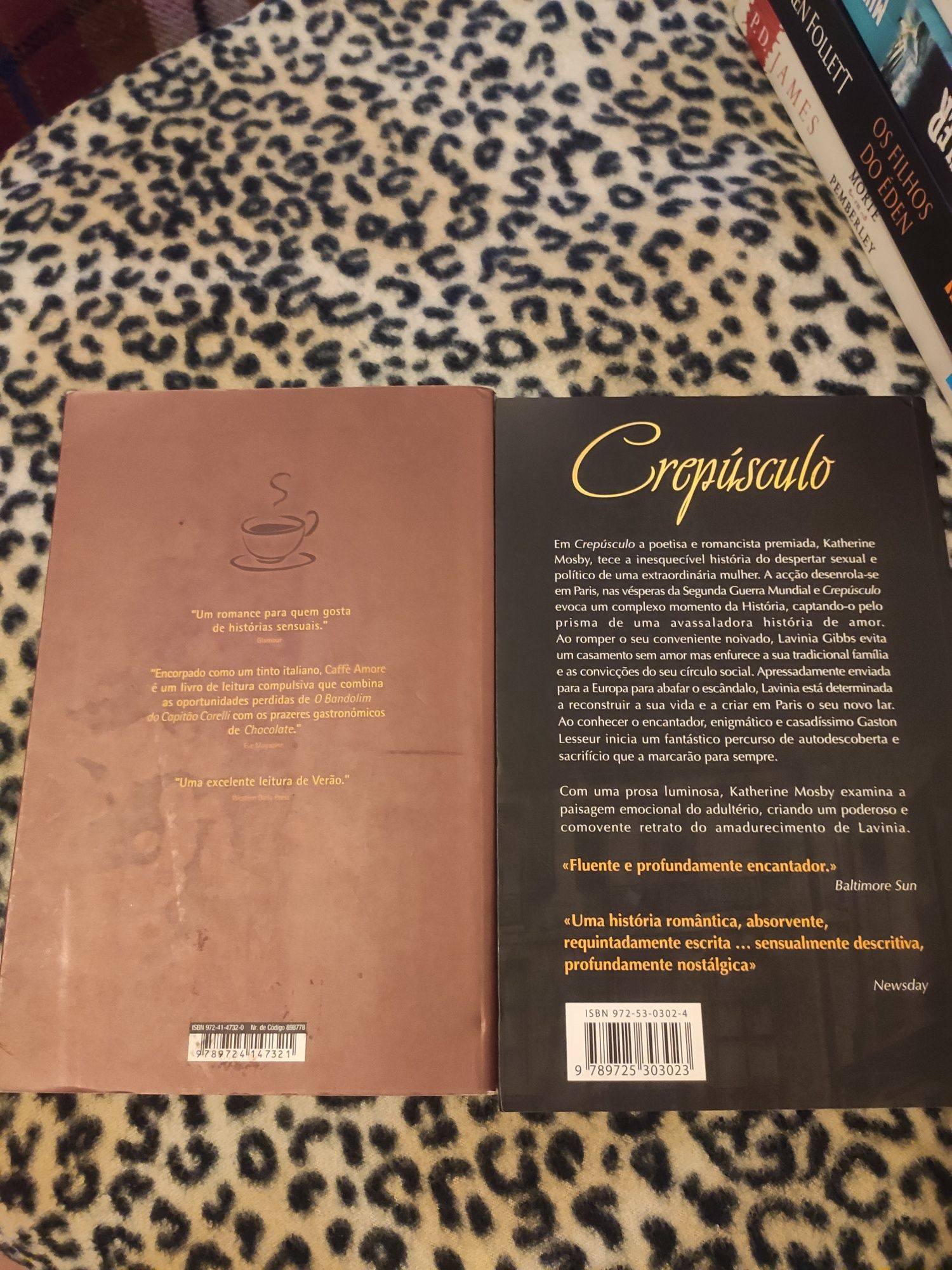 2 livros Crepúsculo e Caffé Amore